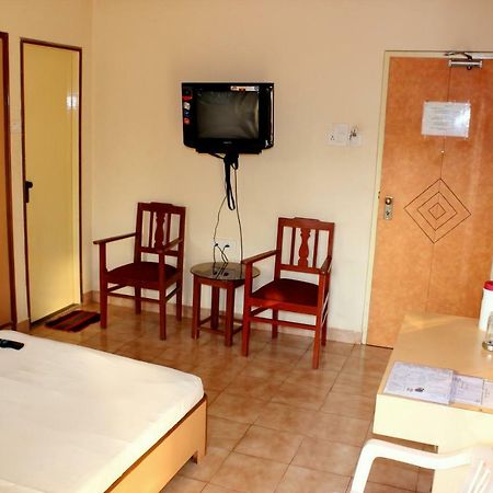 Amigo Plaza Hotel Colva Bagian luar foto