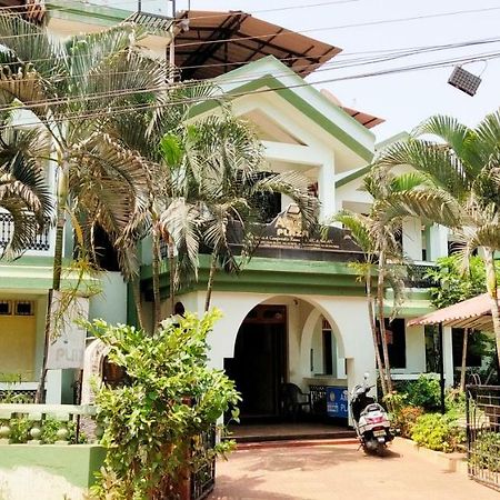 Amigo Plaza Hotel Colva Bagian luar foto