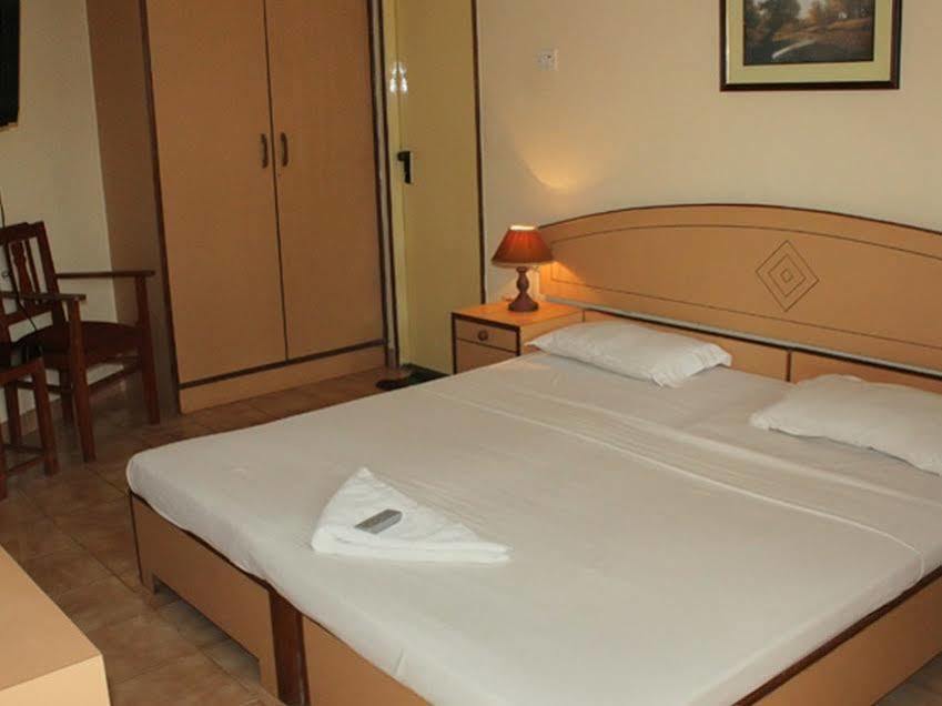 Amigo Plaza Hotel Colva Bagian luar foto