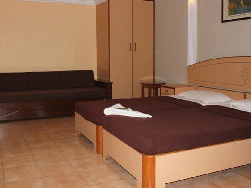 Amigo Plaza Hotel Colva Bagian luar foto