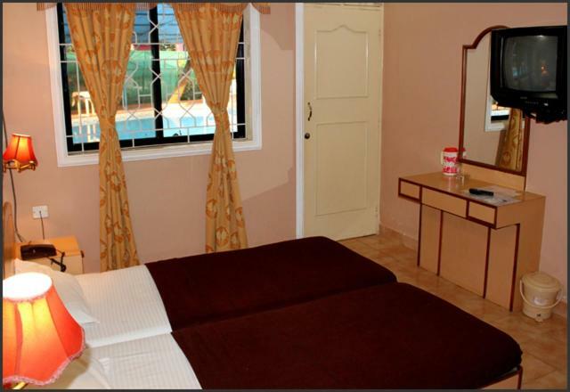 Amigo Plaza Hotel Colva Bagian luar foto