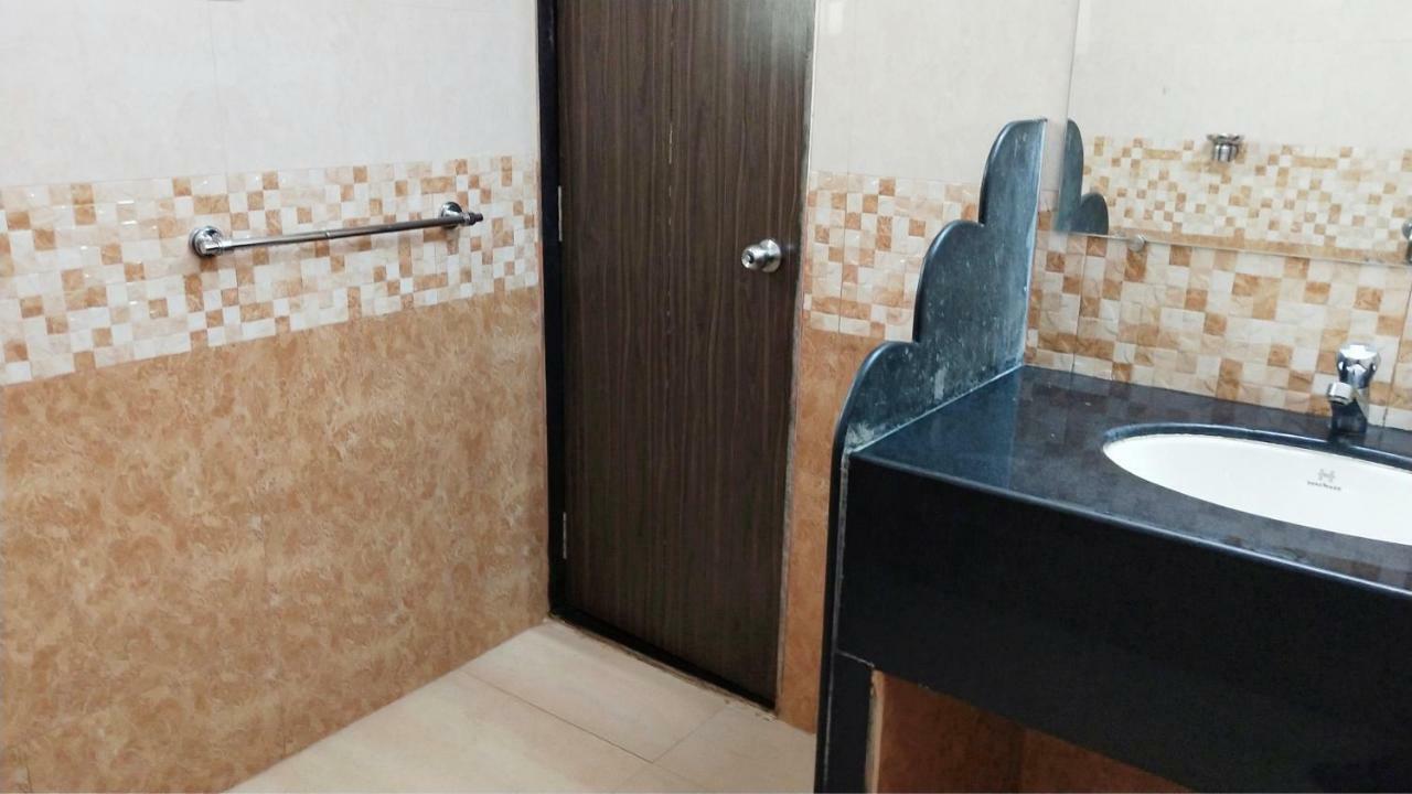 Amigo Plaza Hotel Colva Bagian luar foto